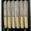 Vintage coffret couverts à dessert cuillères métal émaillé - couteaux – Image 4