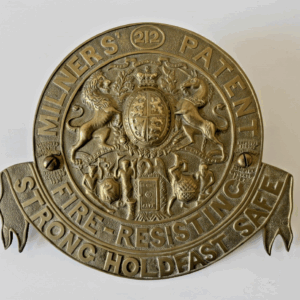 Ancienne plaque en laiton Milners Safe