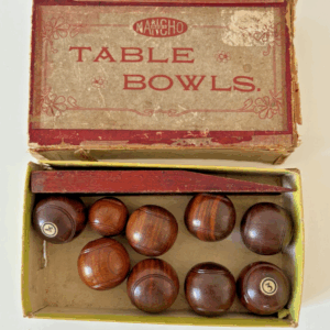 Ancien jeu de boules de table en bois début XXe