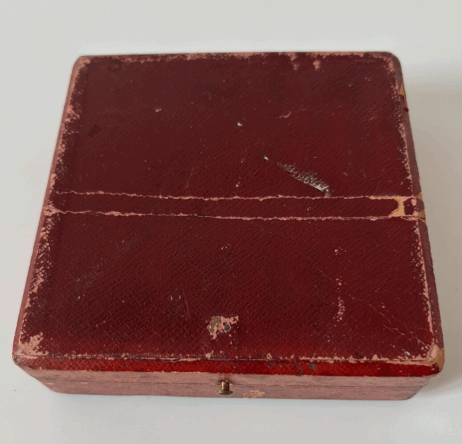 Ancien médaillon Nicolas II et Alexandra avec son étui Biscuit Sévres 1896 – Image 5