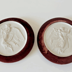 Ancien bas reliefs en biscuit "jour et nuit" d'après Thorvaldsen fin XIXe - deb XXe