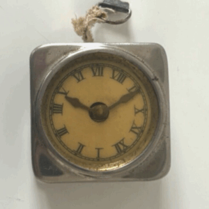 Rare ancien metre de couturière en forme de montre Deb XXe