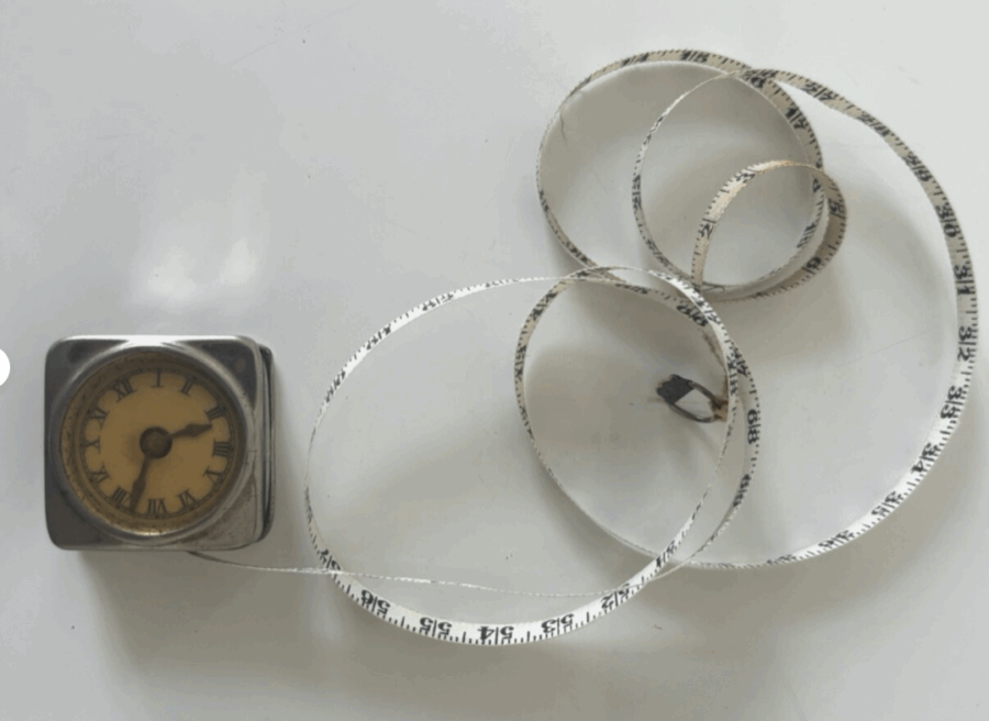 Rare ancien metre de couturière en forme de montre Deb XXe – Image 2