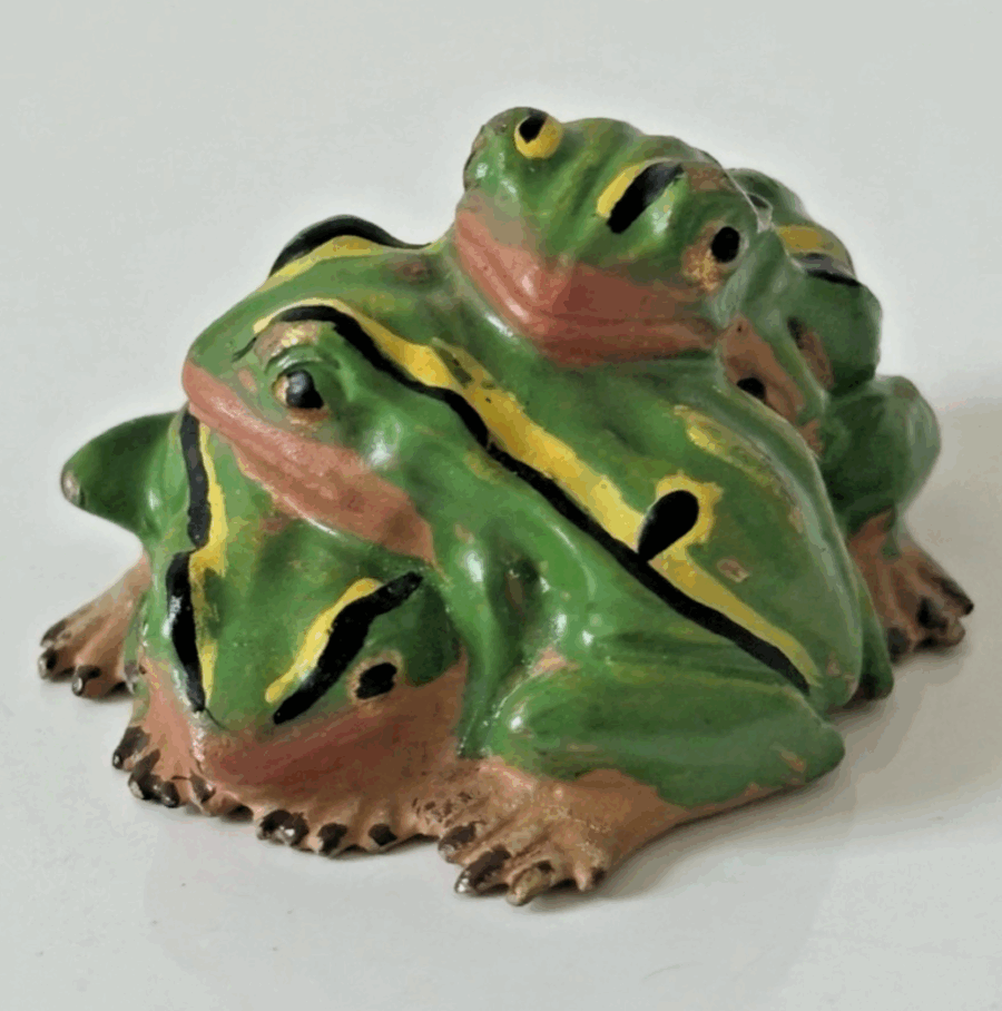 Ancien groupe miniature en bronze grenouilles – Image 2