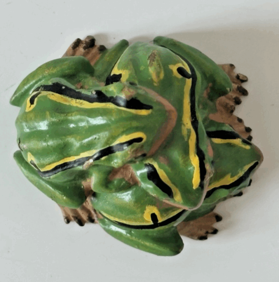 Ancien groupe miniature en bronze grenouilles – Image 4